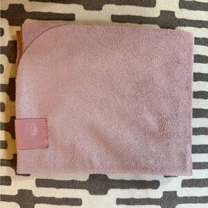 lululemon The (Small) Towel OS